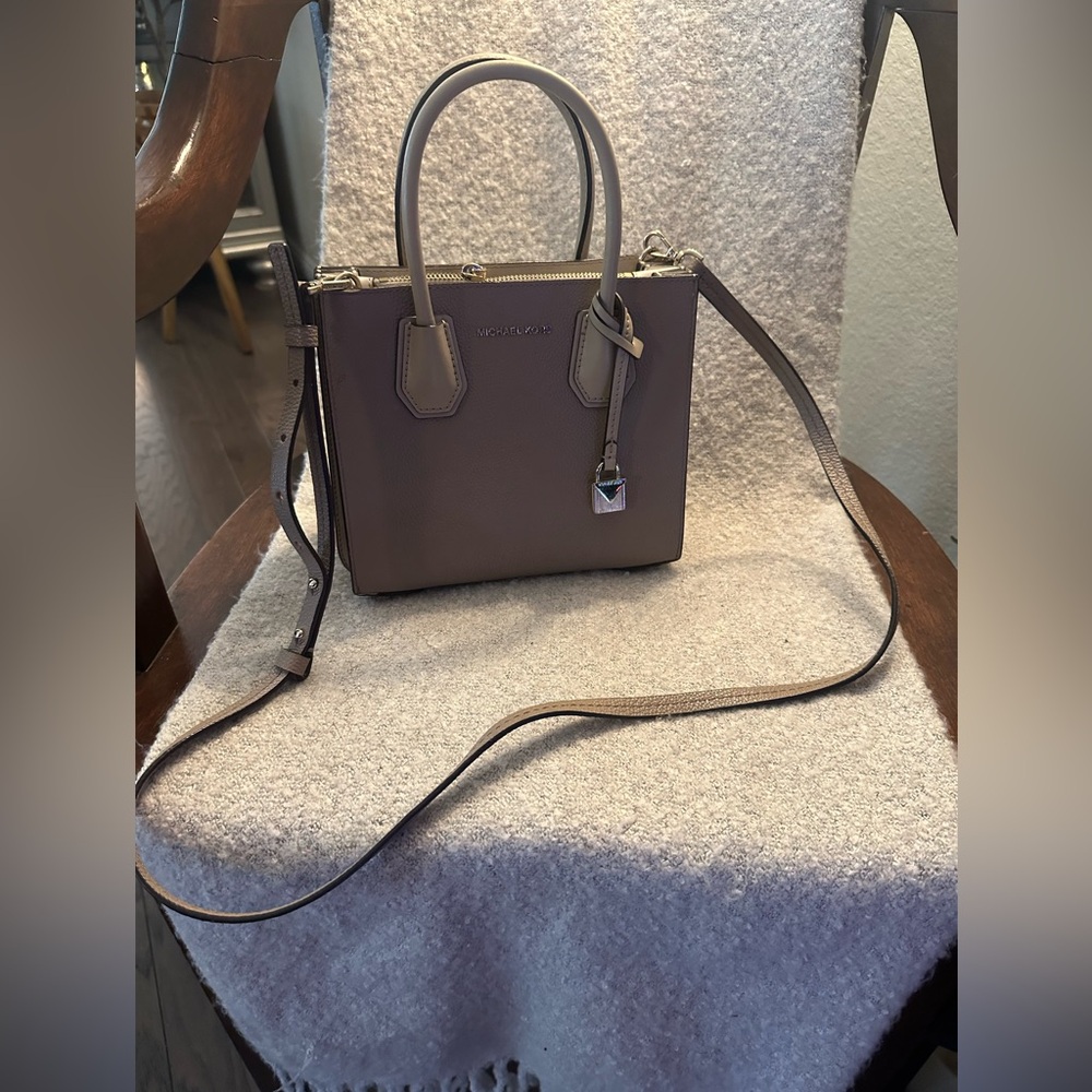 Michael Kors Crossbody Bag in Taupe